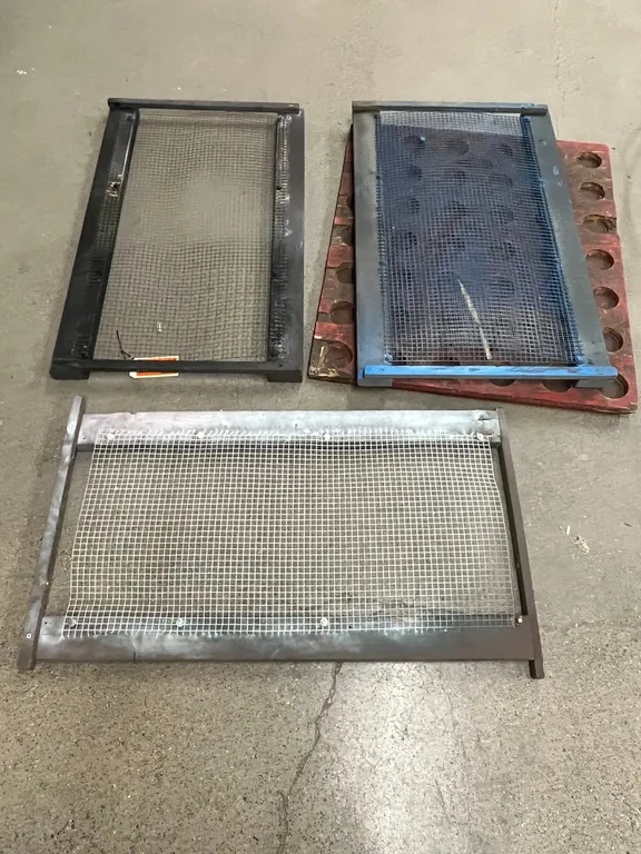 (3) Screens and Pad