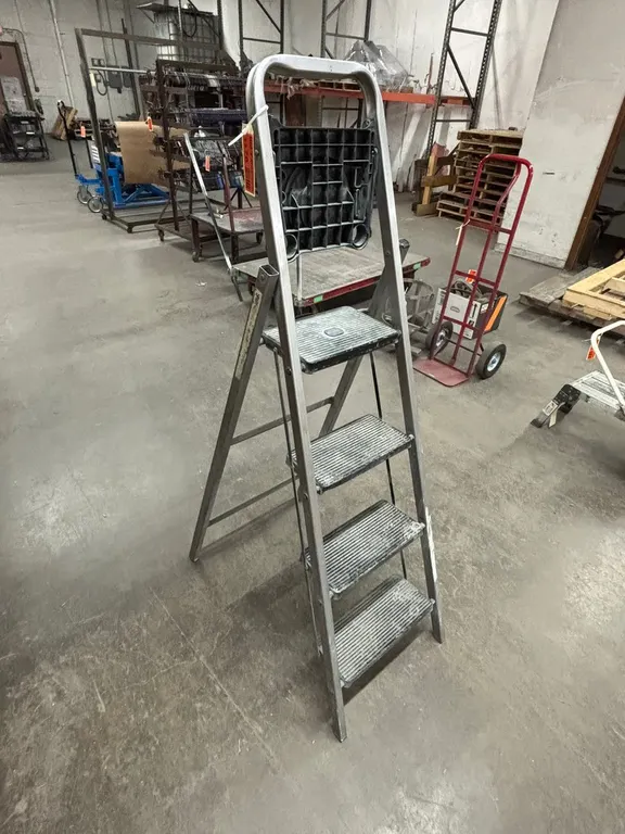 4' Stepladder