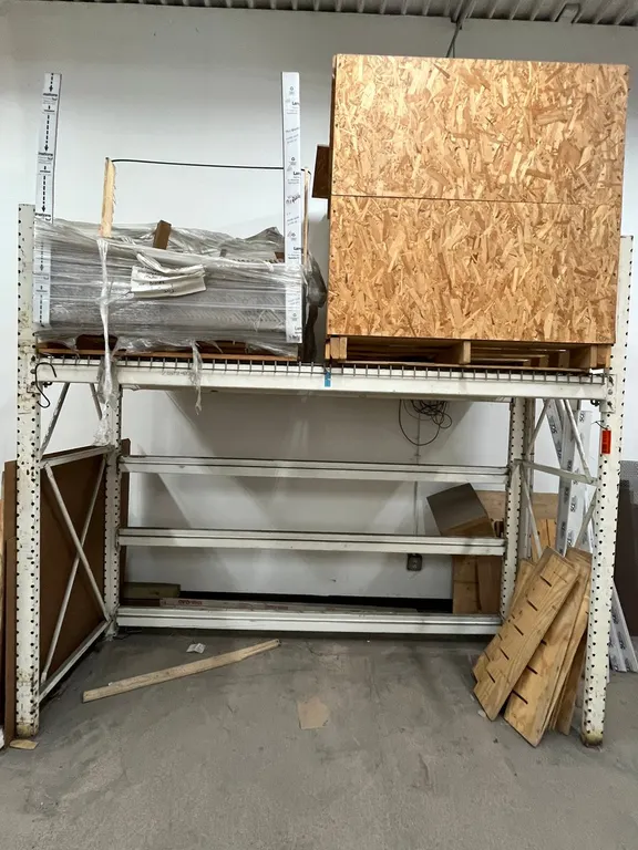 Single Rack with Shelf