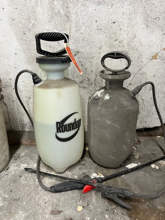 (2) Pump Sprayers