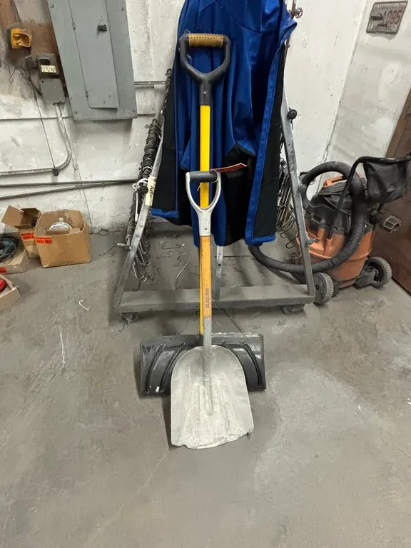 (2) Shovels