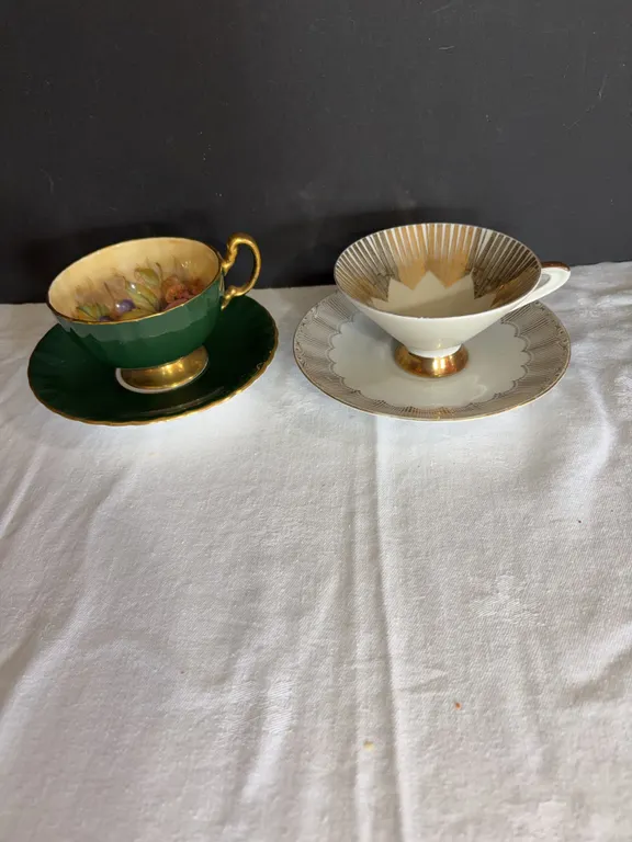 Porcelain Tea Cups & Saucers