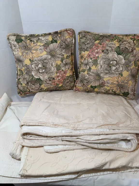 Full Bedspread & Bed Skirt