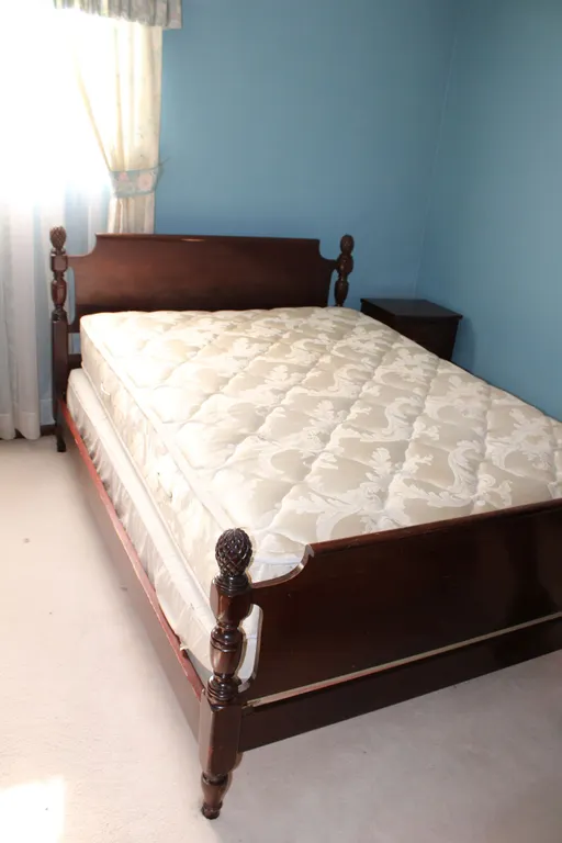Full Poster Bed