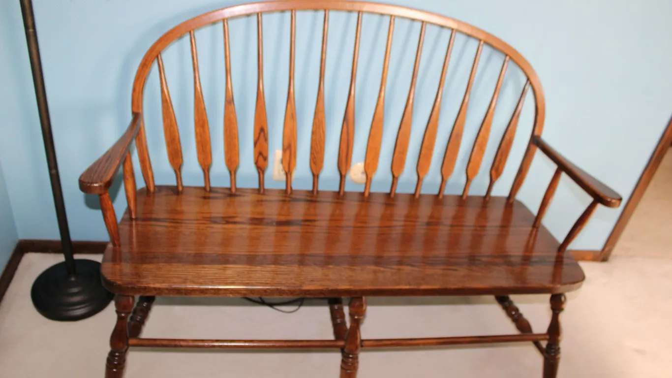 Windsor Settee