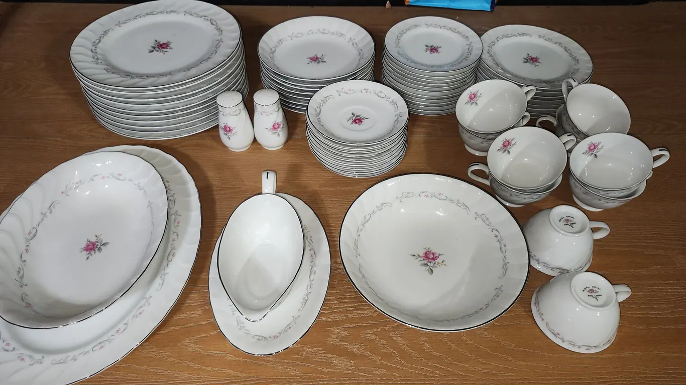 Vintage Royal Swirl Fine China Japan Dish Set 75 Pc