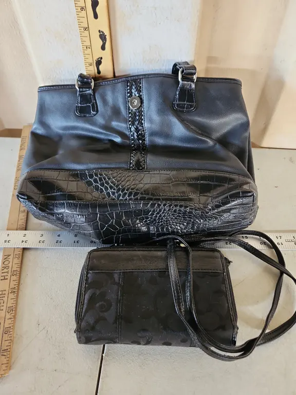Thirty-One Wallet W/Shoulder Strap (Minor Damage) & Jaclyn Smith Purse