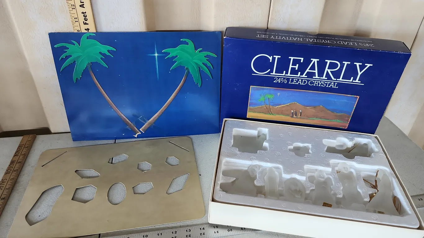 Clearly 24% Lead Crystal 9 Pc Nativity Set In Box