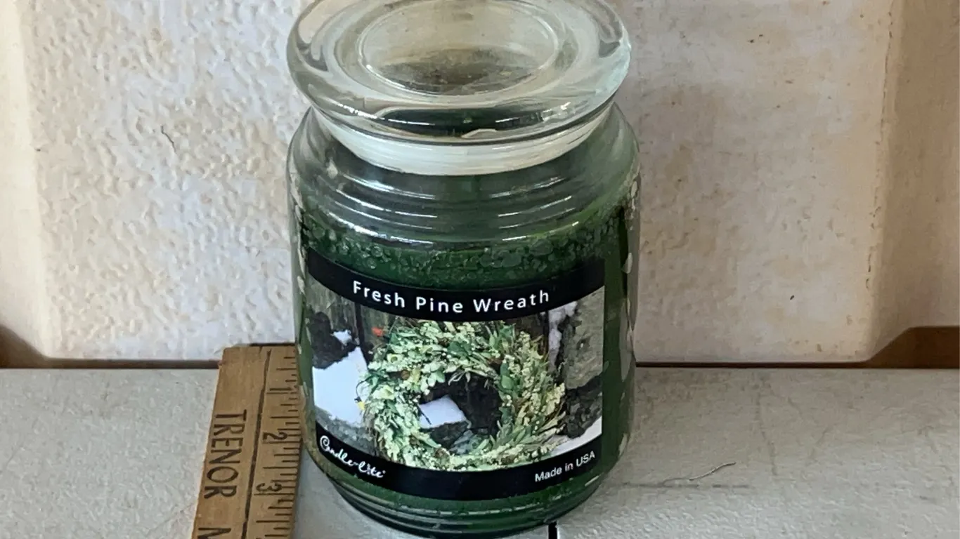 Fresh Pine Wreath Candle