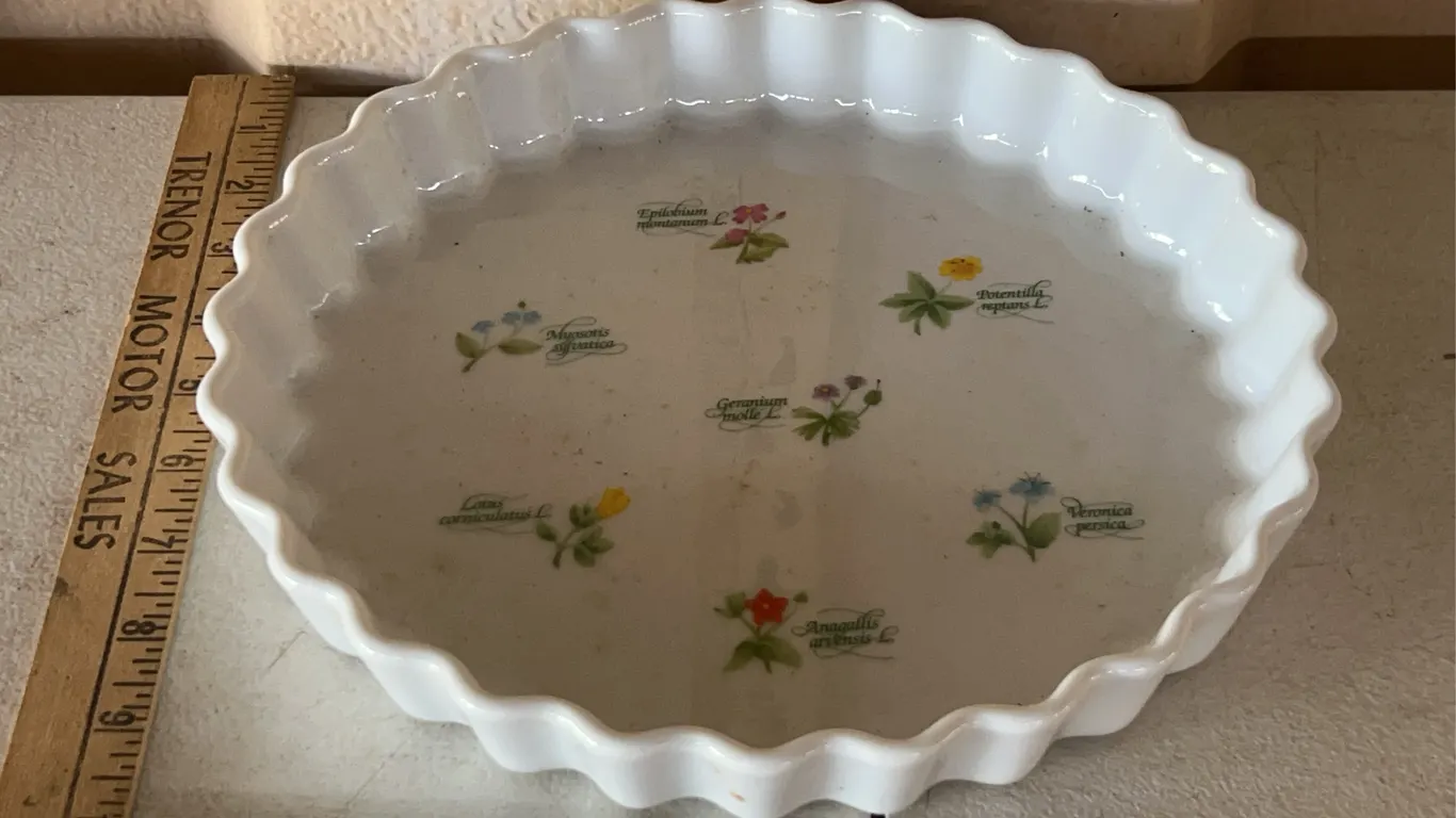 Anchor Ovenware 10" Japan Quiche Floret Baking Dish