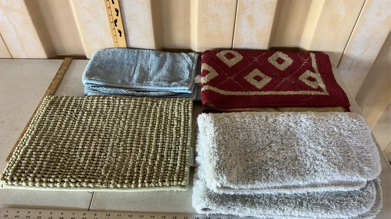 4 Used Bath Rugs