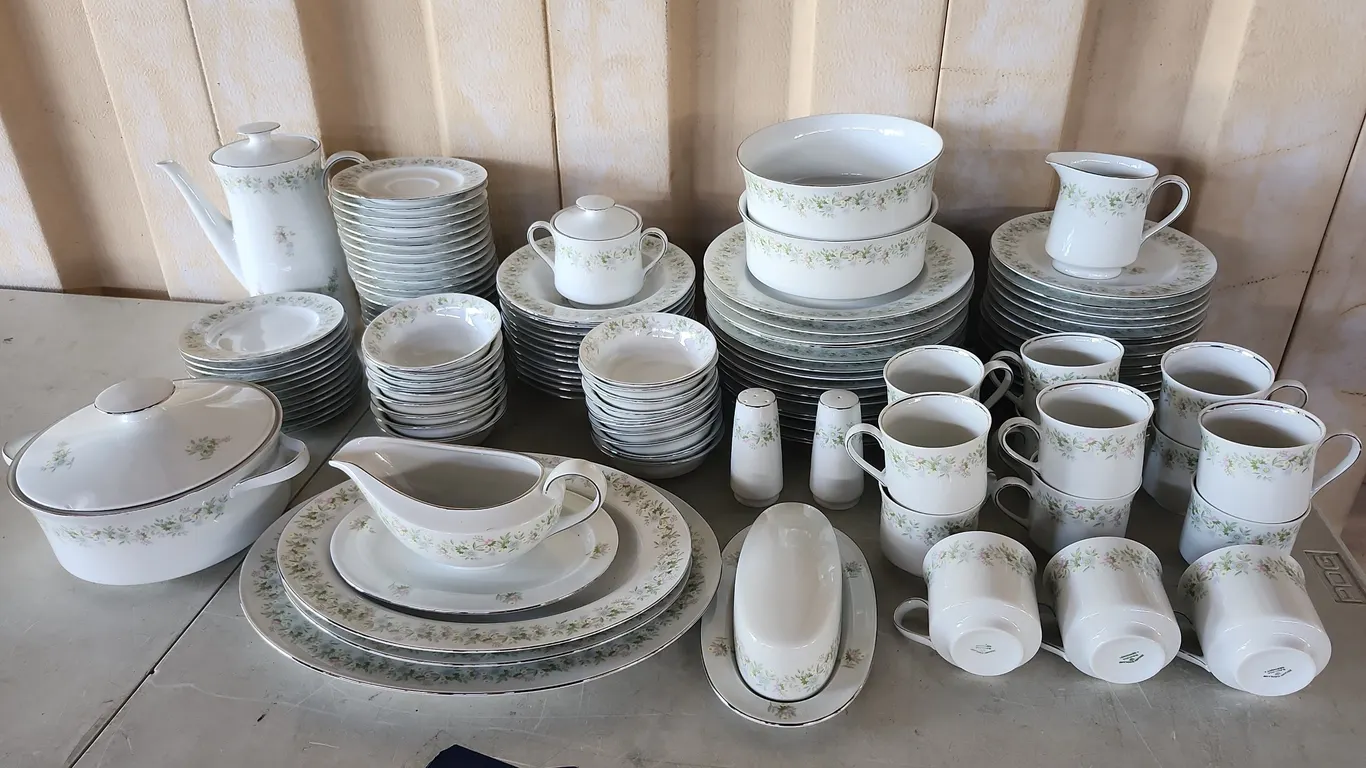 Vintage Johann Haviland Bavaria Germany Dishes 130 Pc, Some Chips