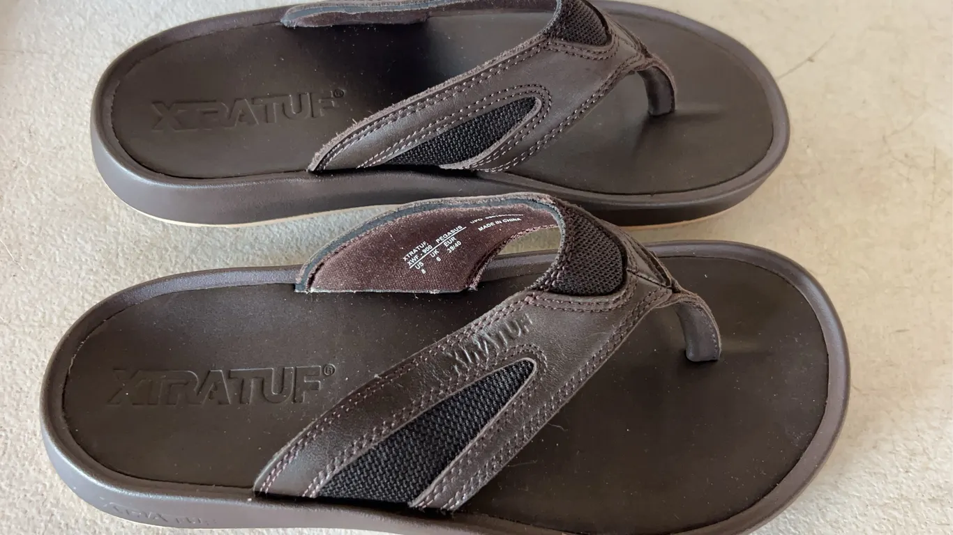 New Xtratuf Size 8 Sandals South Shore Chocolate Color