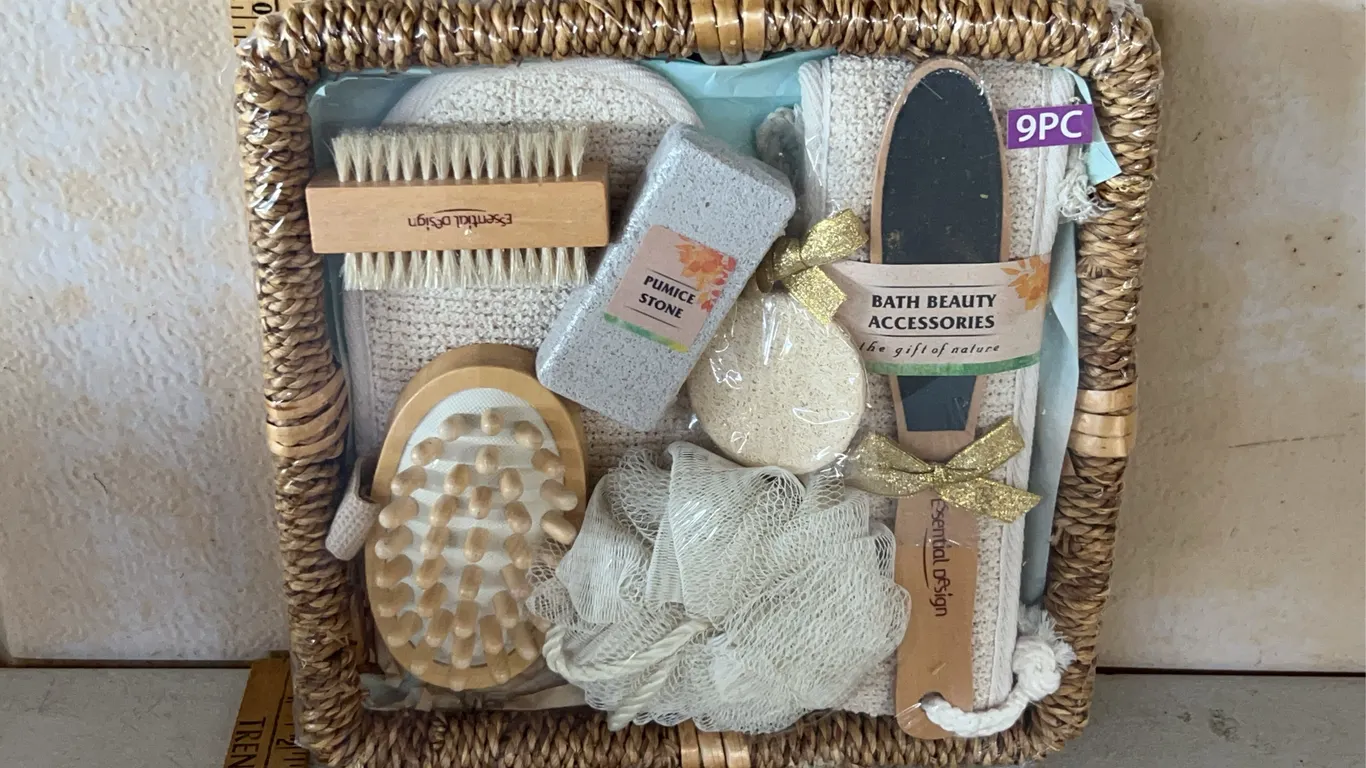 New 9 Pc Essential Design Bath Spa Set