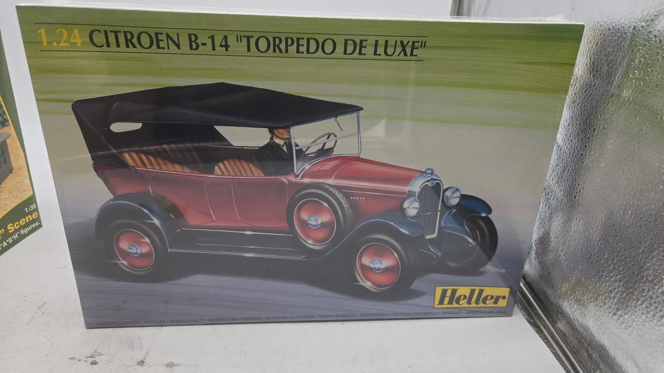 Vintage heller brand torpedo deluxe automobile model kit in original box