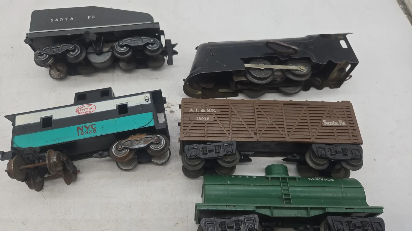 Vintage marxs brand windup toy locomotive train set