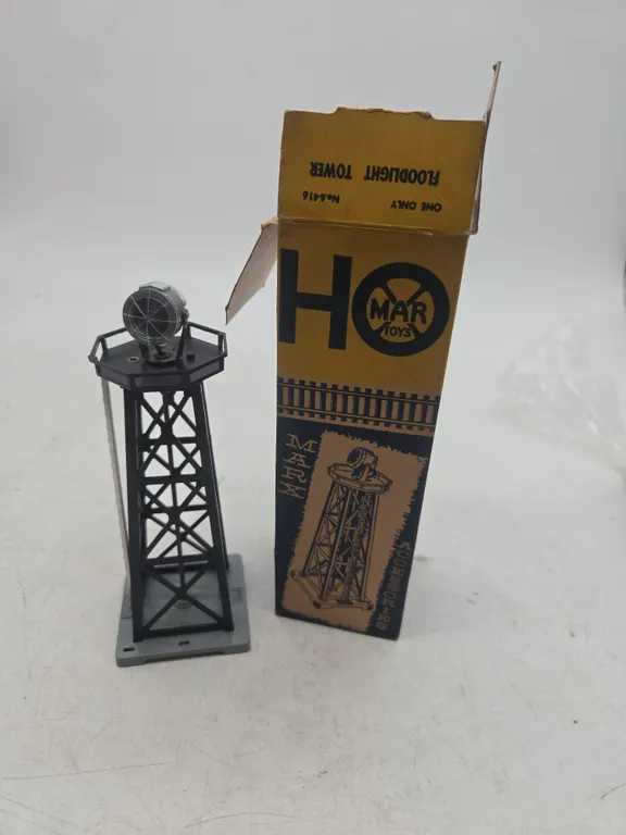 Vintage marxs HO scale flood light tower in original box