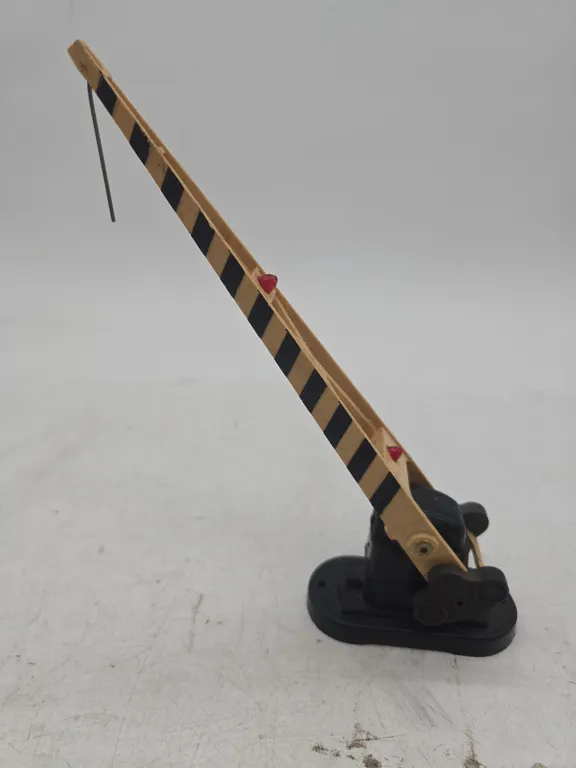 Vintage Lionel automatic crossing gate number 252