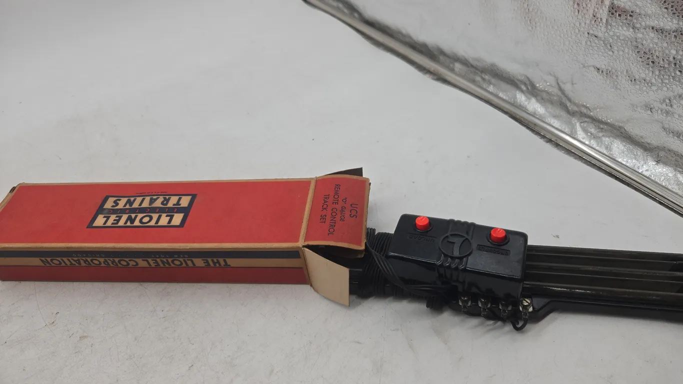 Vintage Lionel remote control track set in original box