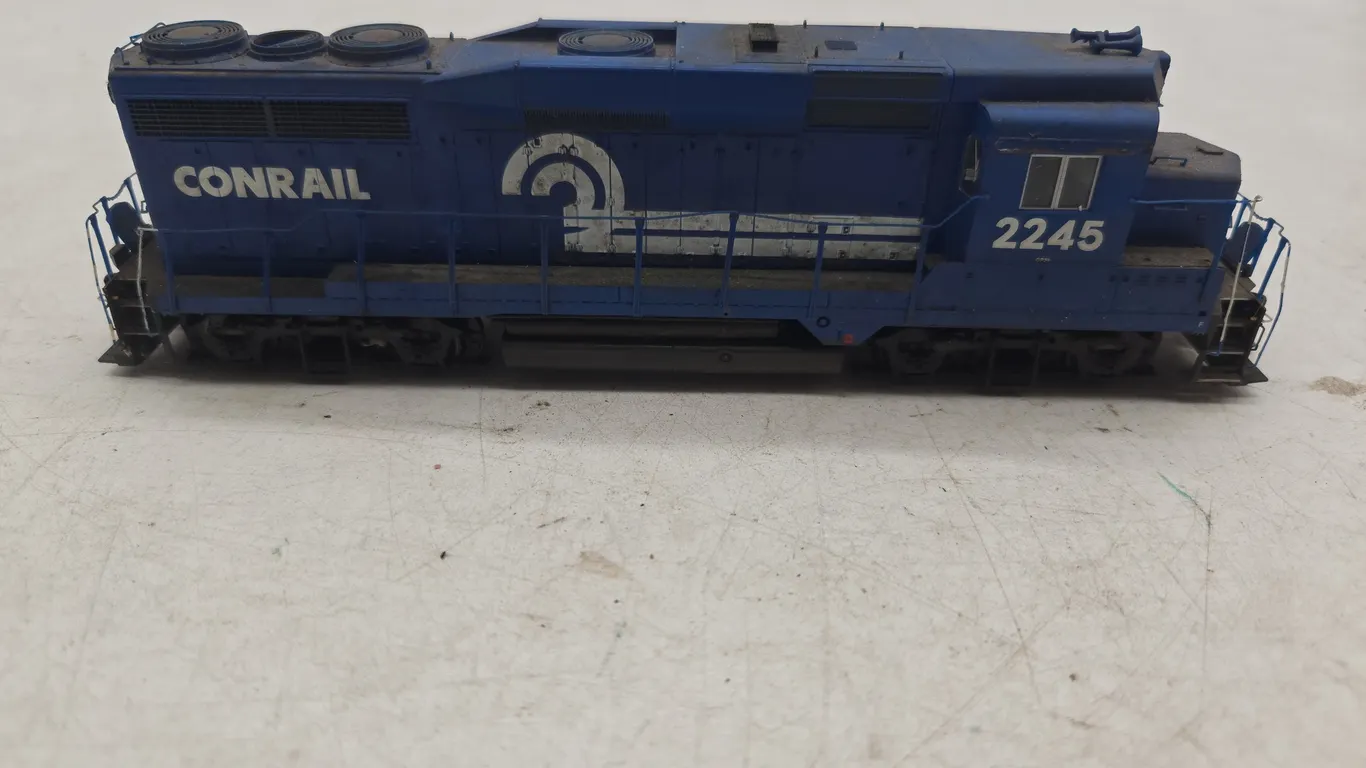 Vintage proto brand Conrail number 2245 diesel locomotive HO scale