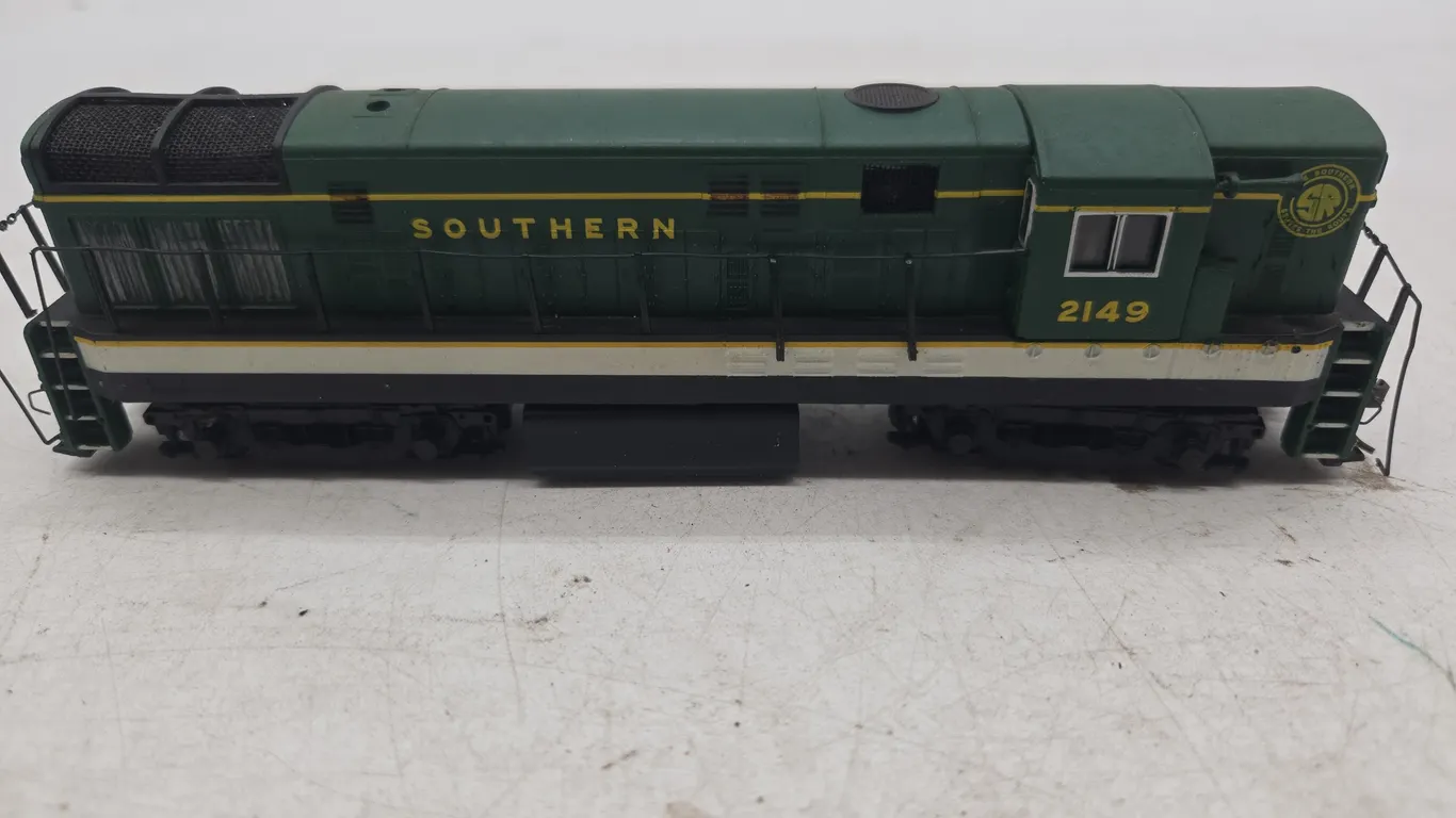Vintage bachmann Southern number 2149 HO scale diesel locomotive