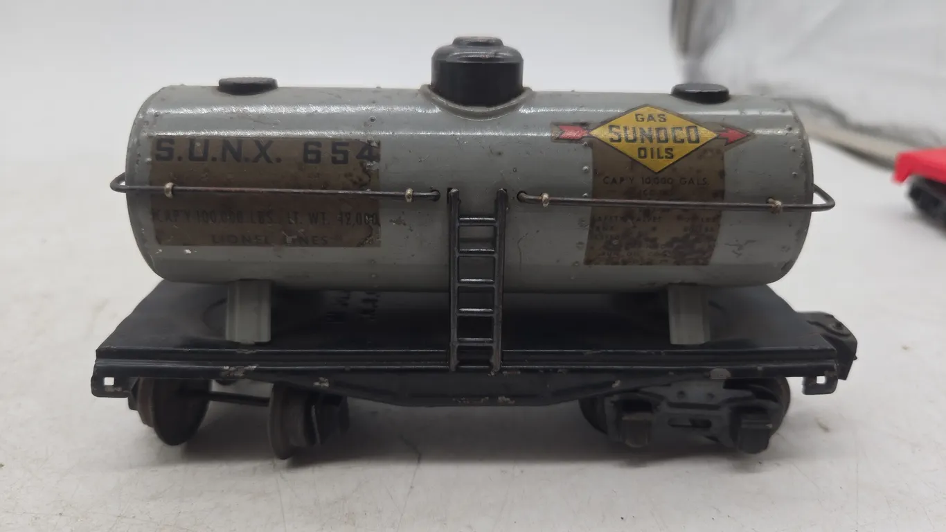 Vintage 1930s Lionel lines number 654 Sunoco gas tanker car