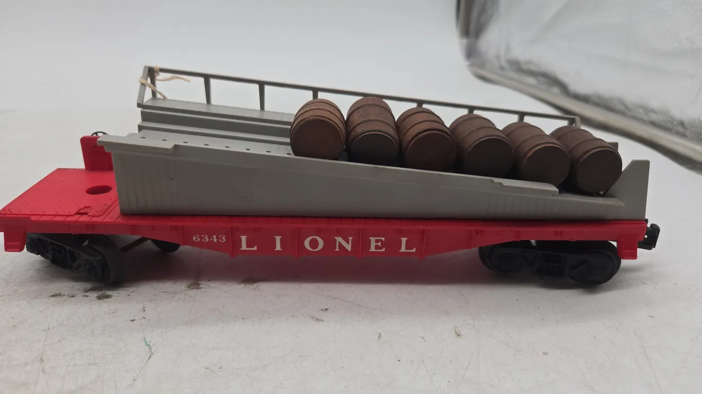 Vintage Lionel 6343 barrel ramp flat car