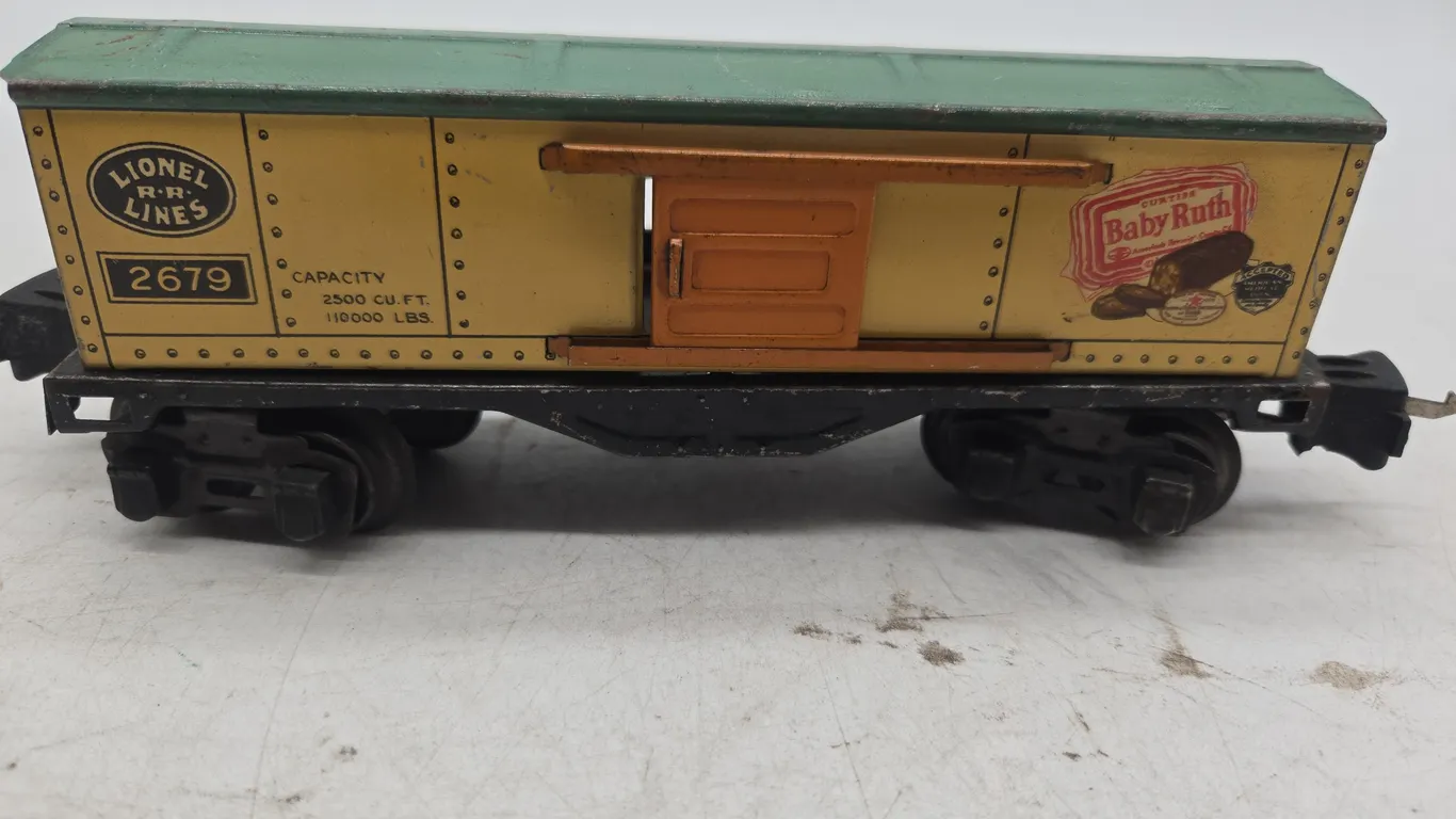 Vintage 1930s Lionel railroad lines number 2679 baby Ruth boxcar