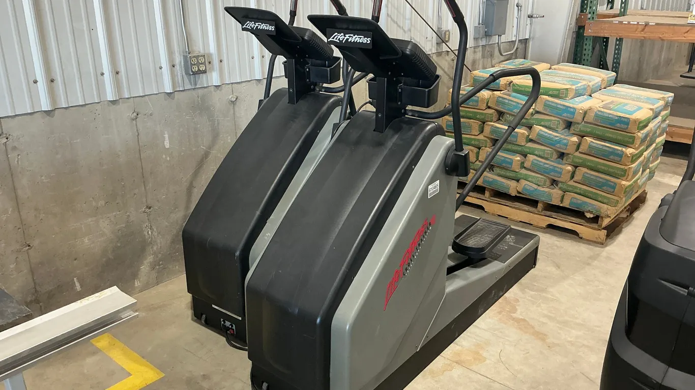 (2) LIFE FITNESS CROSS-TRAINER WORKOUT MACHINES