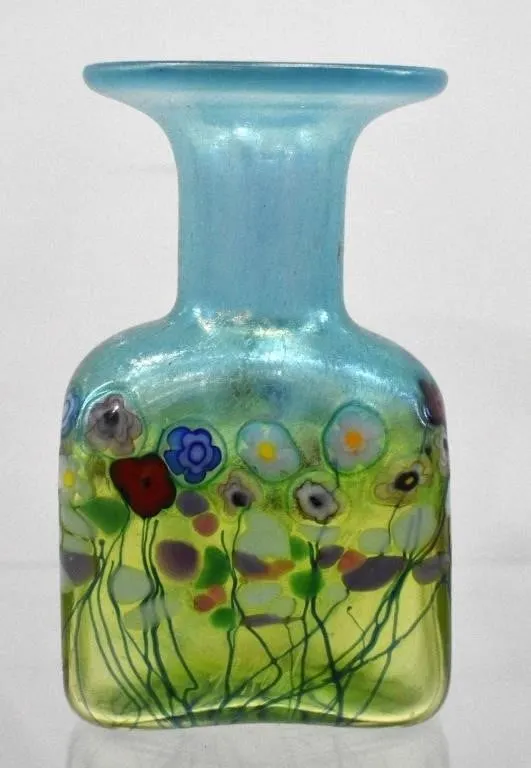 ROBERT HELD "FLOWER FIELD" IRRIDESCENT GLASS VASE