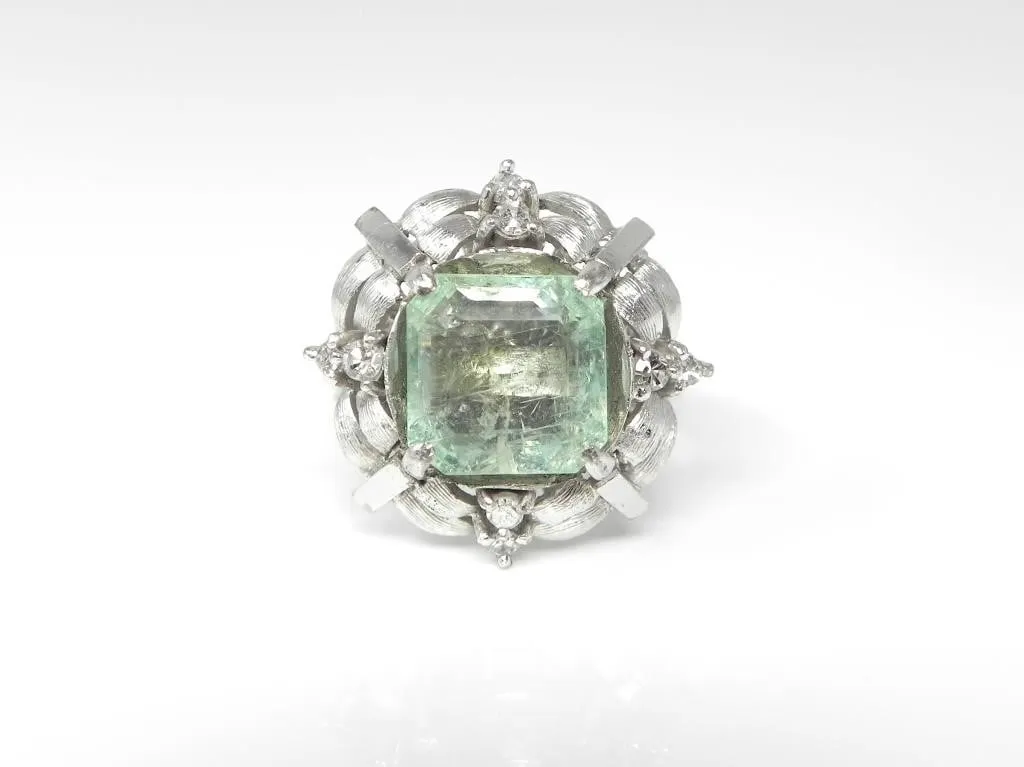 18KT WHITE GOLD EMERALD & DIAMONDS RING 8.3g $3000