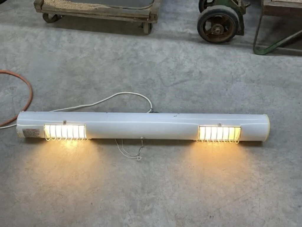 Corded Florescent Light, 36 "