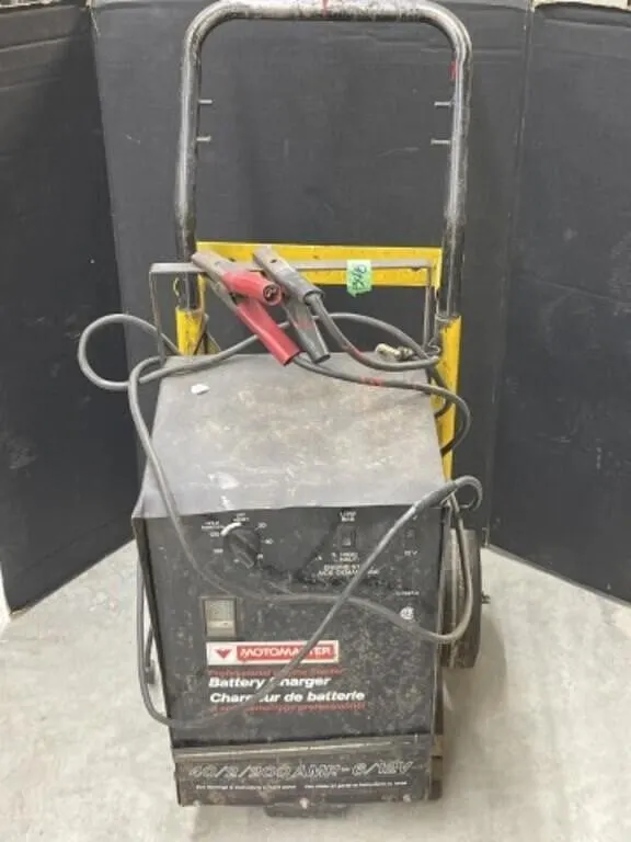 Motomaster Battery Charger With Dolly