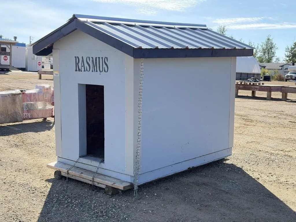 4 Ft x 6 Ft Insulated Dog House