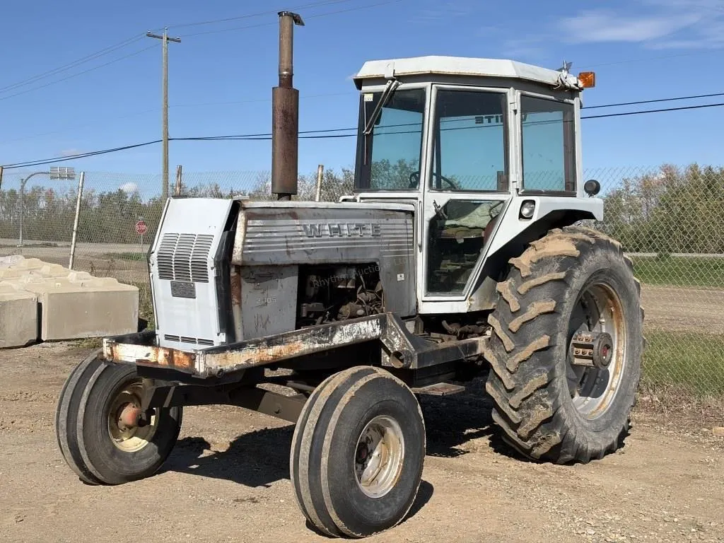 Approx 1975 White 2-105 Field Boss Tractor