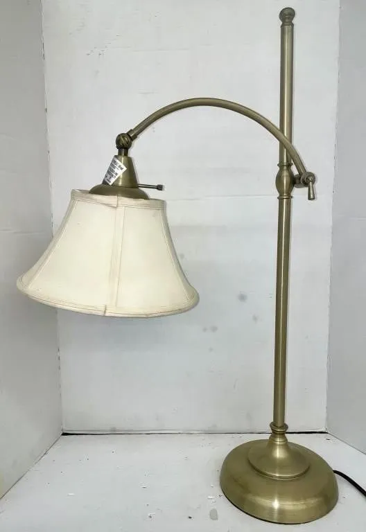 Adjustable bridge arm table lamp. Approx. 31�