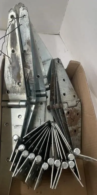 Four pairs of 10� strap hinges, two pairs of 6�