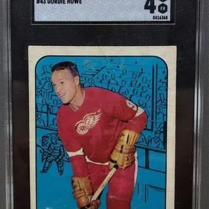 Grade 4 SGC TOPPS 1967-68 Geordie Howe Hockey