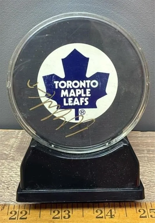 Toronto Maple Leaf's Puck w/Wendel Clark