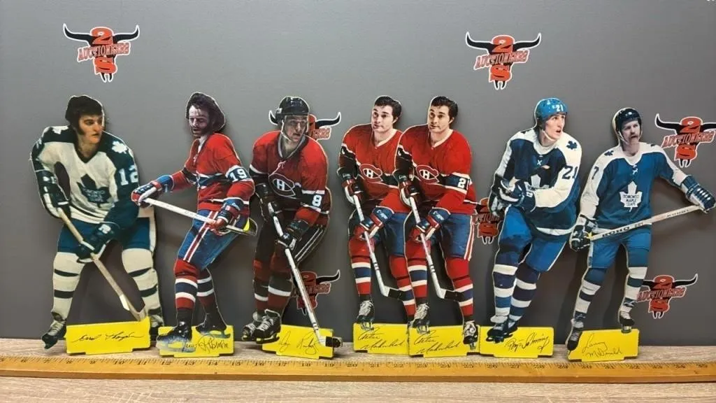 7, 1975 Carton-Craft Hockey Heroes Stand-Up