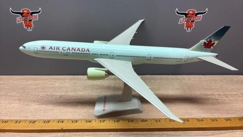 Hogan Air Canada BOEING 777-300.