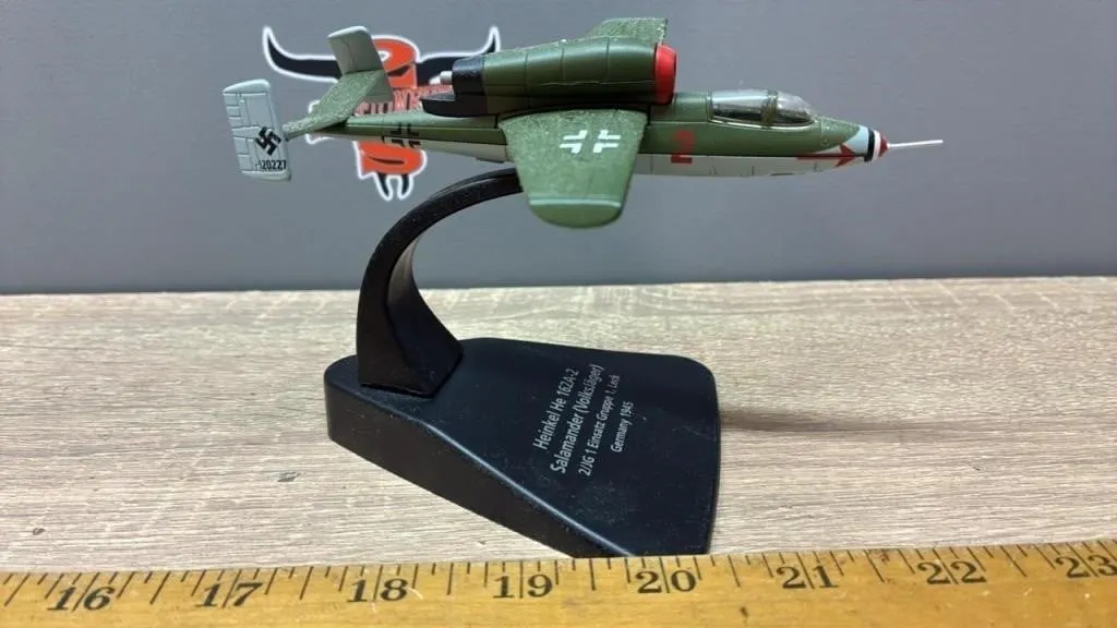 1:72 Die Cast Henkel He 162A-2 Salamander.