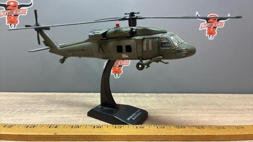 1:60 Sikorsky UH-60 Black Hawk Helicopter. New