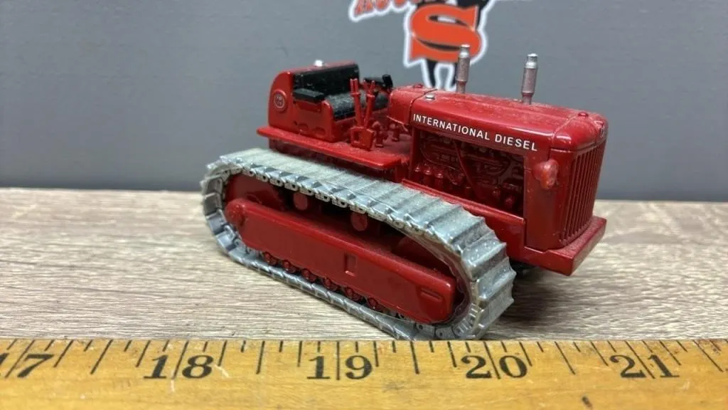 1:64 SpecCast International Diesel Track Tractor.