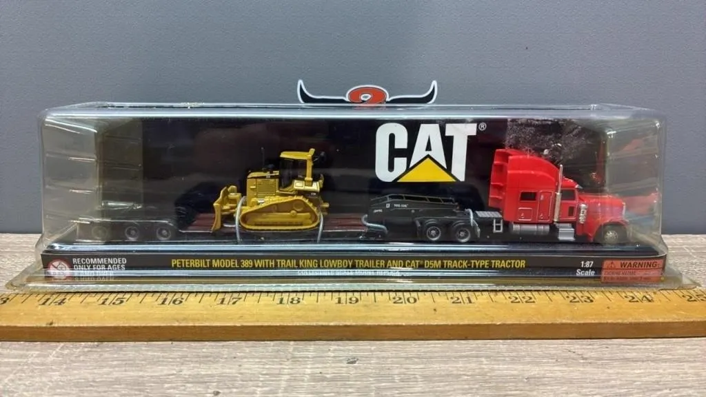 1:87 Peterbilt 389 w/Lowboy Trailer & Cat D5M