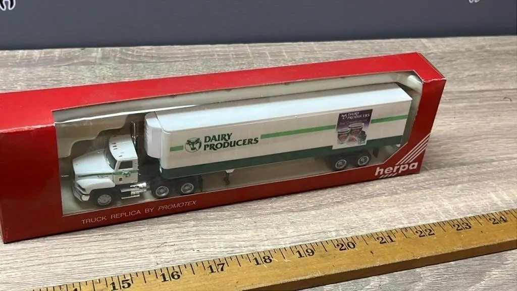 HERPA 1:87 Dairy Producers, Plastic Truck and