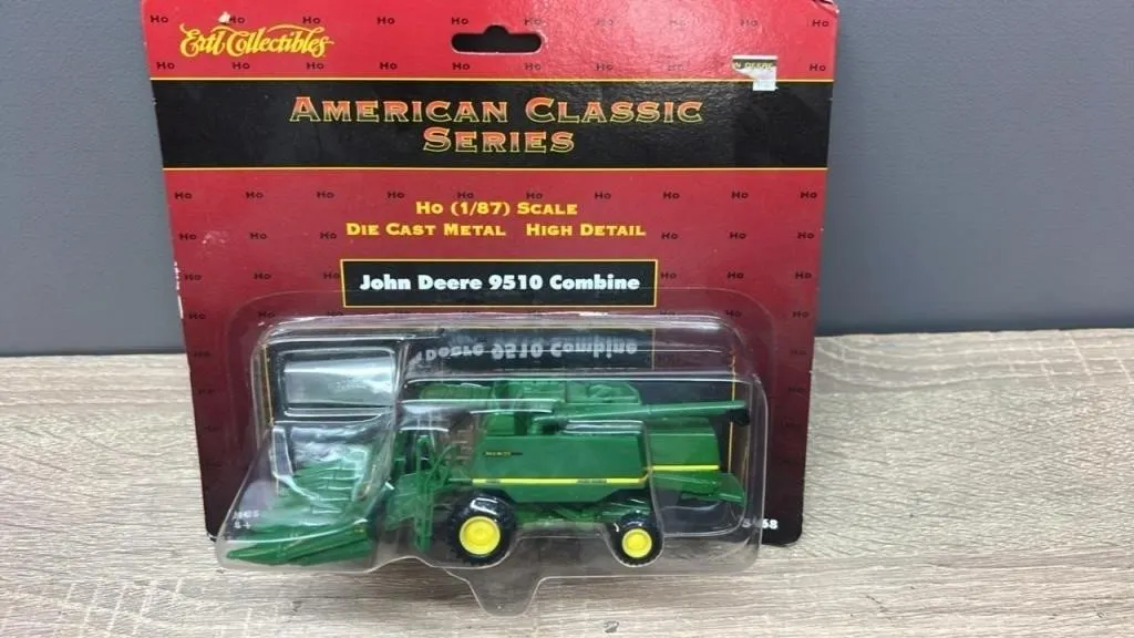 ERTL 1:87 John Deere Model 9510 Combine