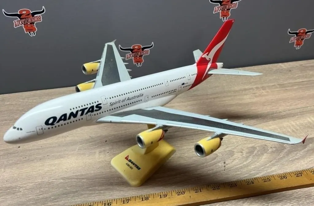 QANTAS Model Airplane, 16" Wingspan.