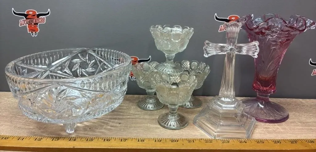 Decorative Glassware. *NO SHIPPING