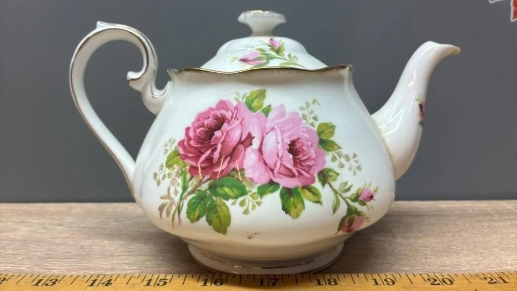 Royal Albert American Beauty Teapot. *SC